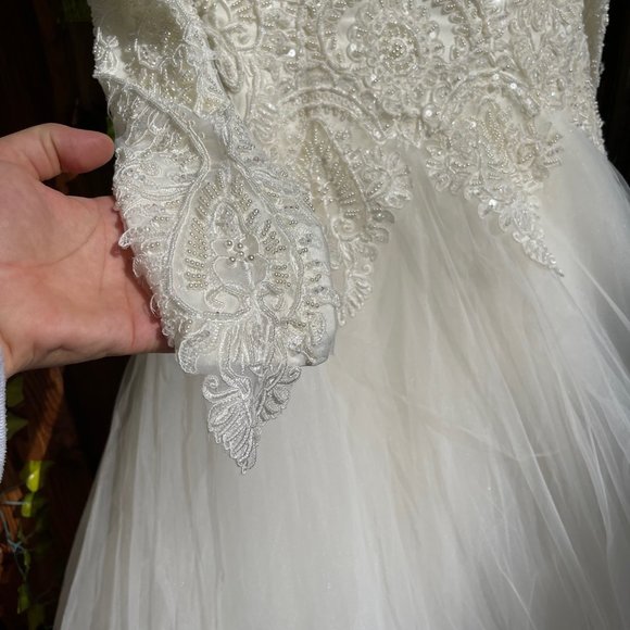WEDDING DRESS LONG SLEEVE - Picture 7 of 12